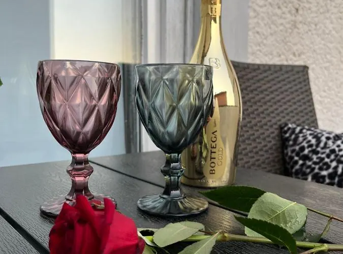 Romantic For Two Persons 게스트하우스 3*